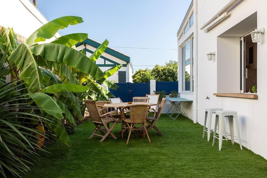 Beautiful Beach House In Front Of The Ocean Biarritz Exterior photo