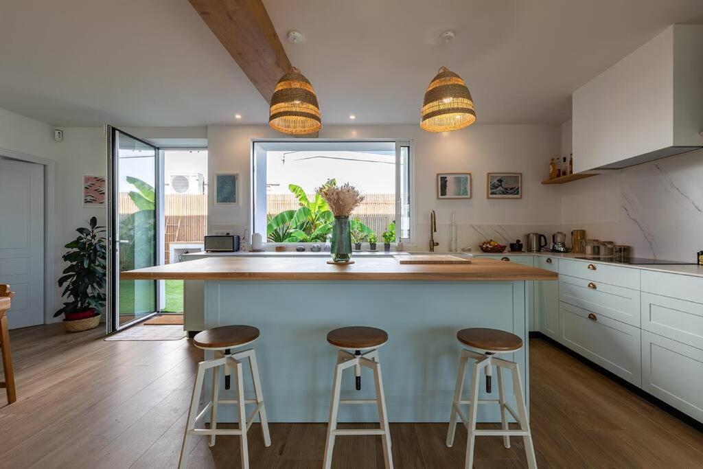 Beautiful Beach House In Front Of The Ocean Biarritz Exterior photo